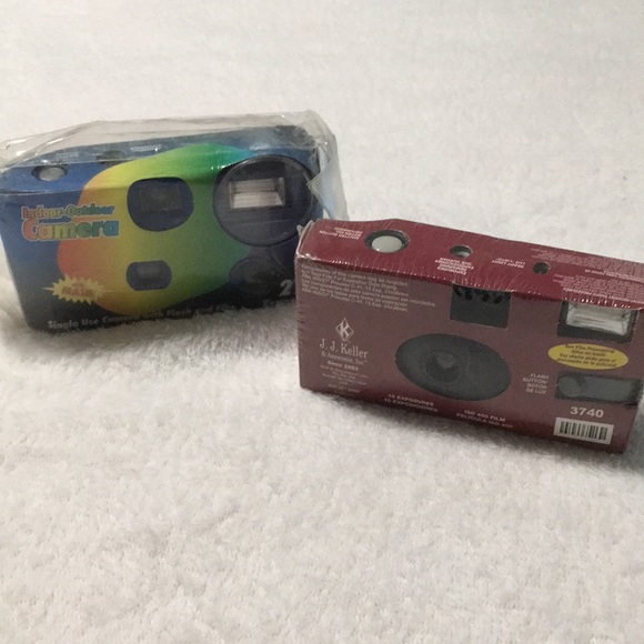 Single use 35mm film cameras. 35mm w/27 exposures & 35mm w/15 exposures. Set 2 - Picture 1 of 5